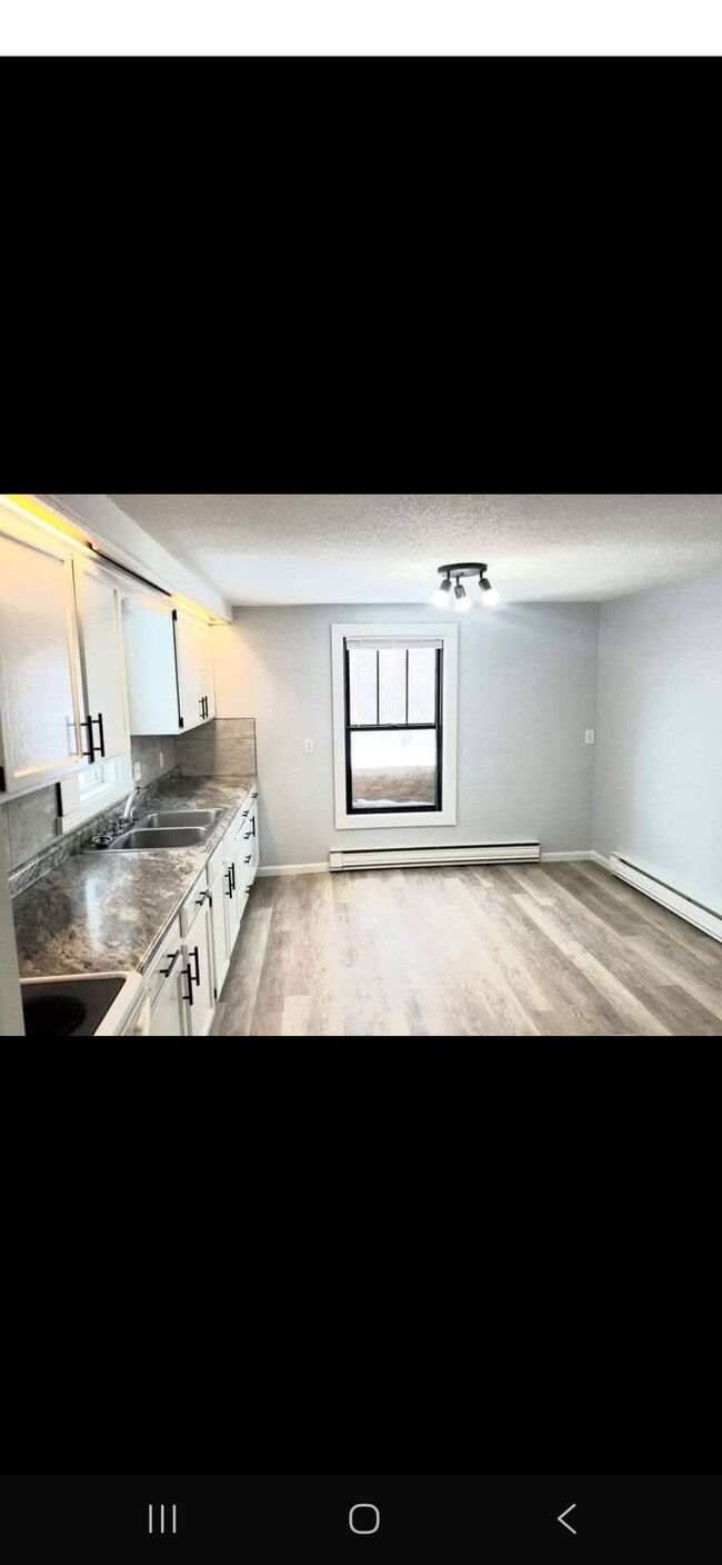 Building Photo - 400 W Main Ave