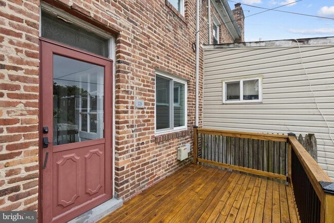 Building Photo - 128 33rd St NE