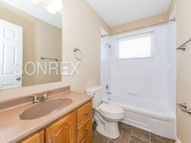 Building Photo - 3 bdrm, 1 bath in KC, MO!
