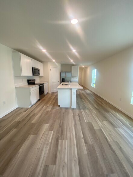 Building Photo - 11511 Memorial Dr