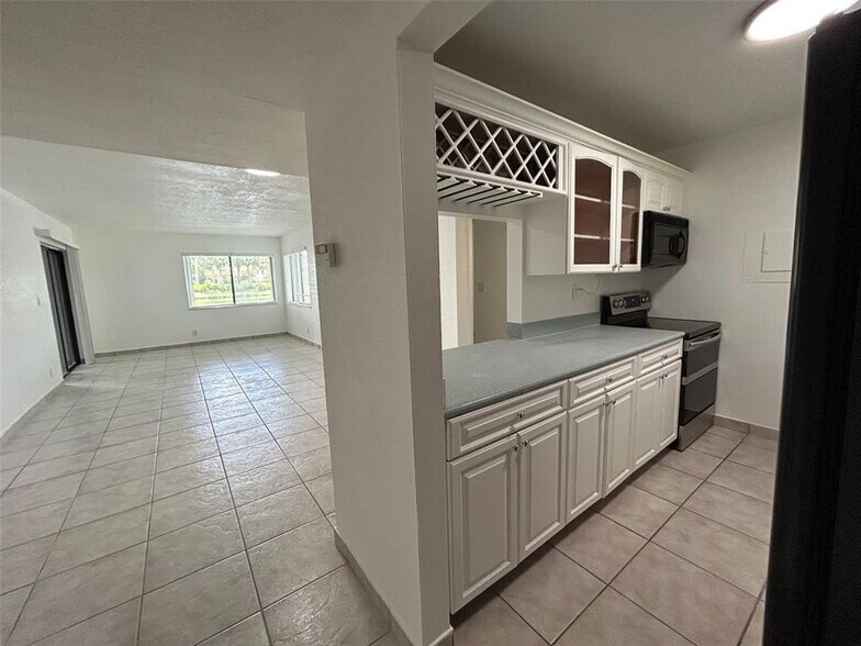 Primary Photo - 153 Lakeview Dr