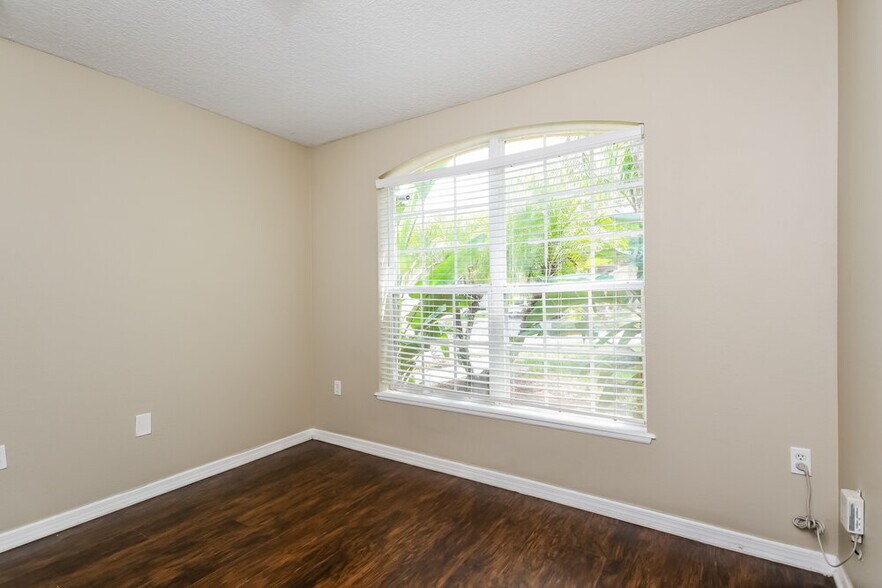 Building Photo - 448 Hammerstone Ave