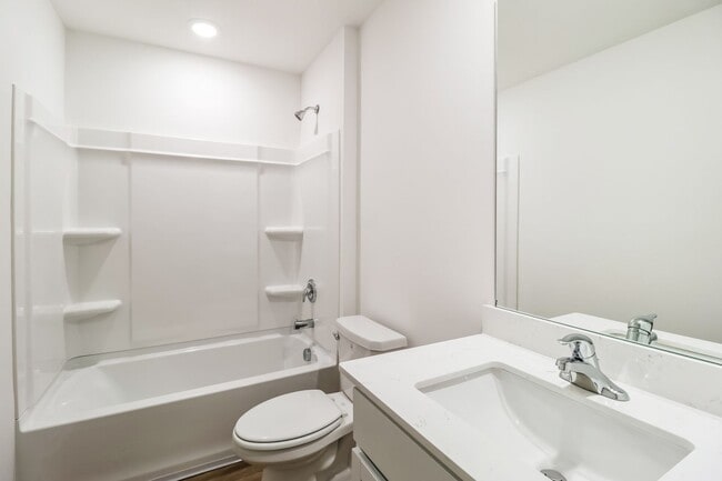 Building Photo - 110 E Fredonia Ct