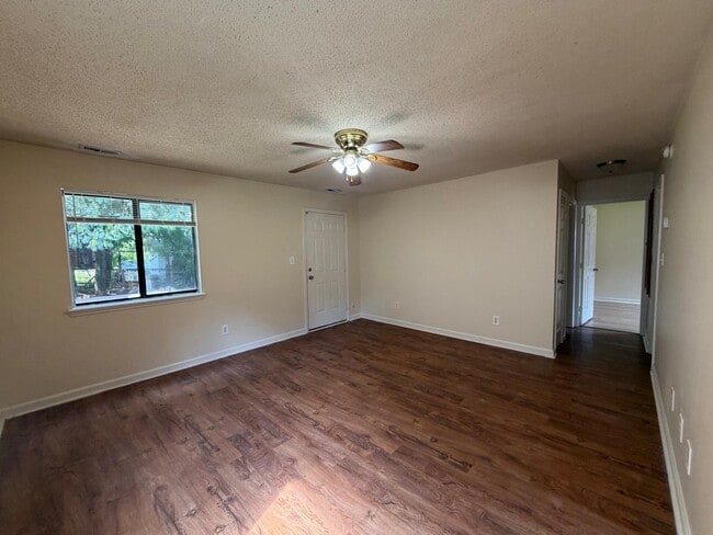 Building Photo - 2714 Clayton Dr NW