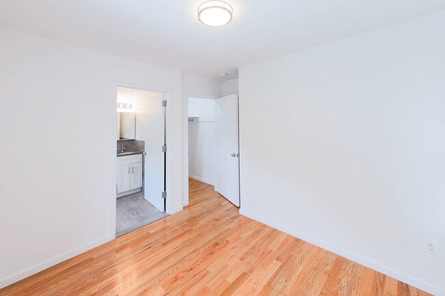 Building Photo - 657 Manida St