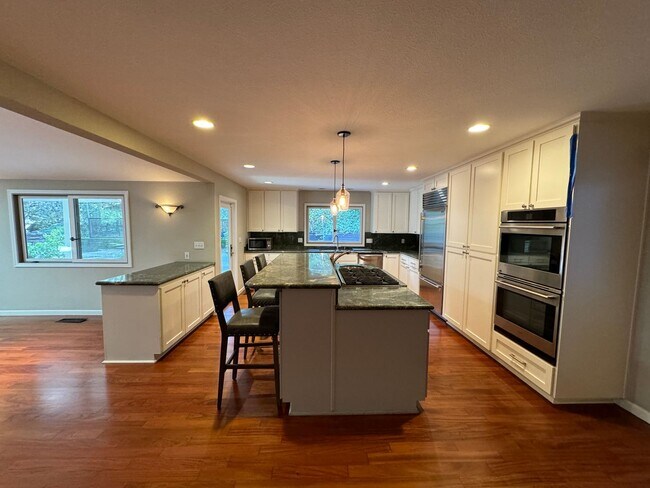 Building Photo - Gorgeous Single Level Home with Pool in Al...