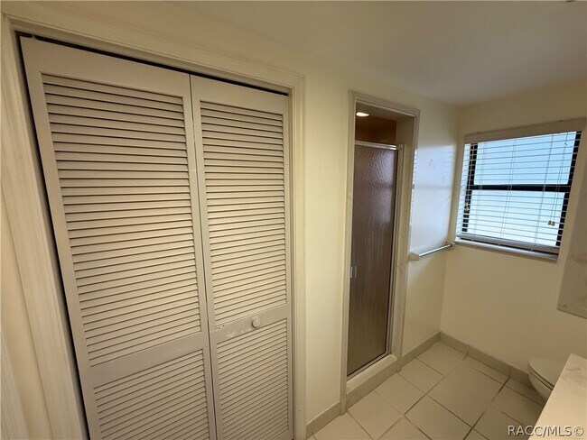 Building Photo - 2235 W Springlake Dr