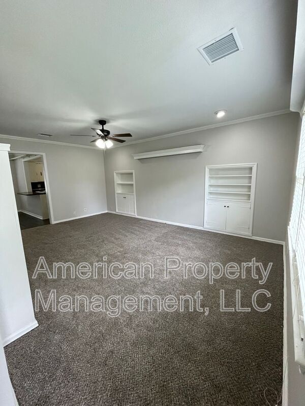 Building Photo - 718 N Gary Pl