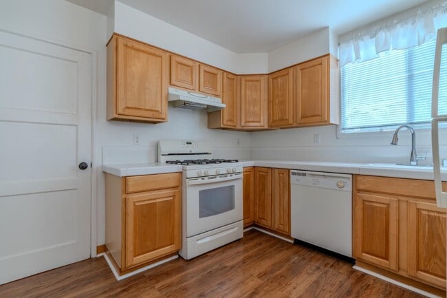 Building Photo - 35 Fairlawn Ave