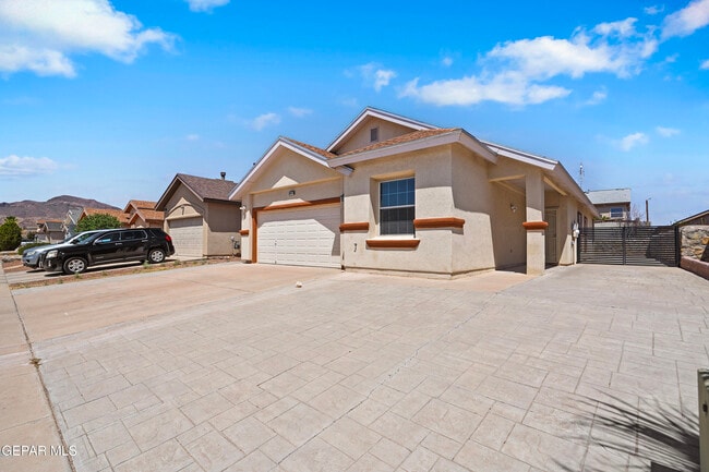 Building Photo - 5477 Francisco Roque Dr