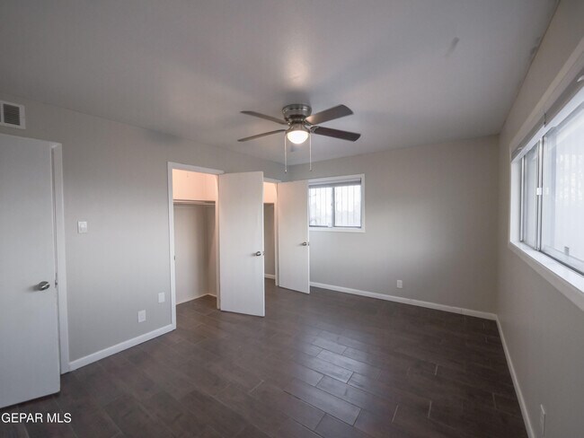 Building Photo - 3213 El Morro Rd