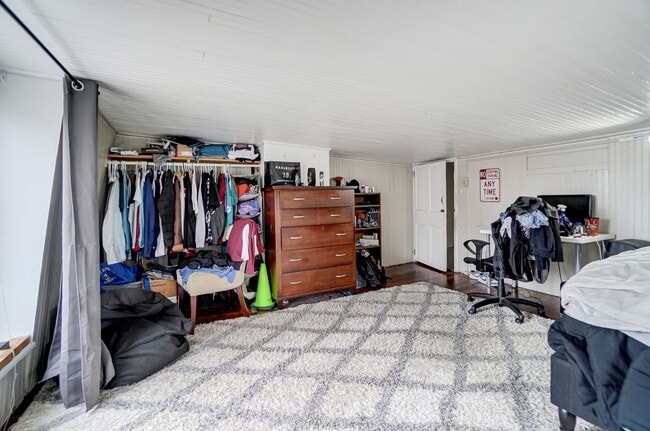 Building Photo - Clifton House For 2026-2027!