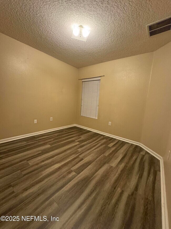 Building Photo - 6093 Maggies Cir