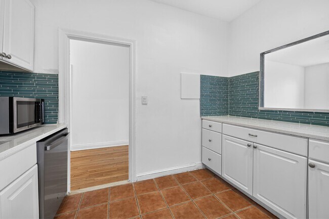Building Photo - 108 Palisade Ave