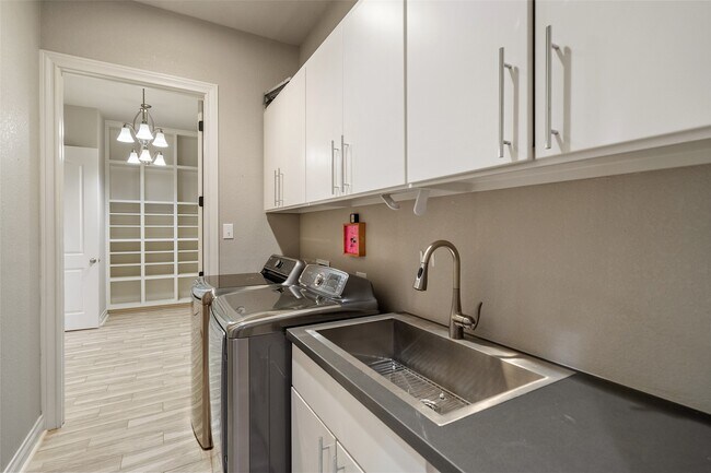 Building Photo - 199 Springs Edge Dr