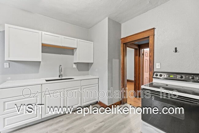 Building Photo - 3523 St John Ave