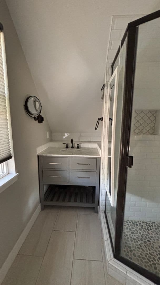 Building Photo - Adorable Garage Studio in beautiful Manitou Springs.