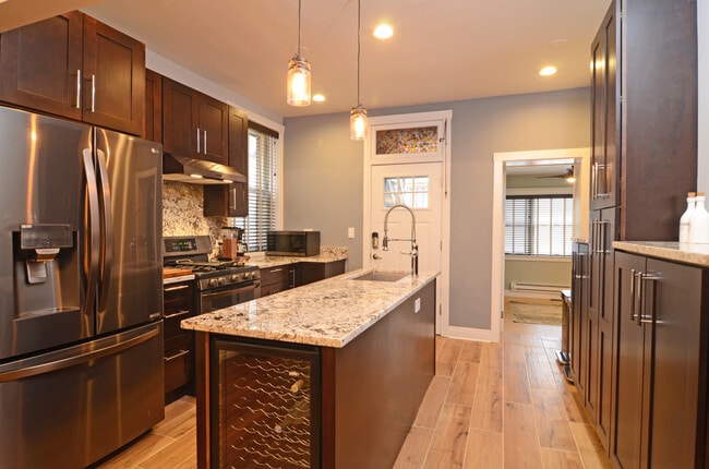 Building Photo - 4750 N Dover St