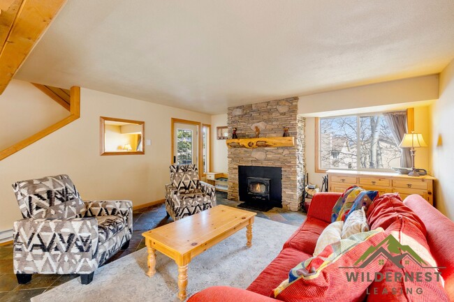 Building Photo - Furnished Pet Friendly Summer Rental