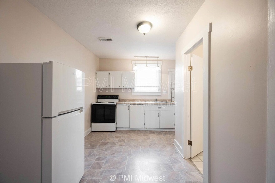 Building Photo - 411.5 S East St