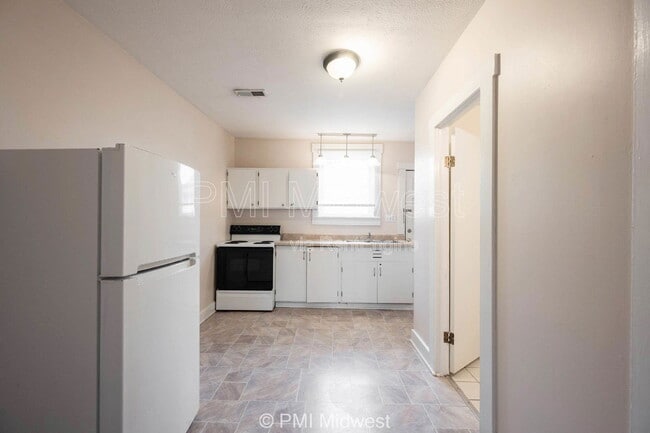 Building Photo - 411.5 S East St