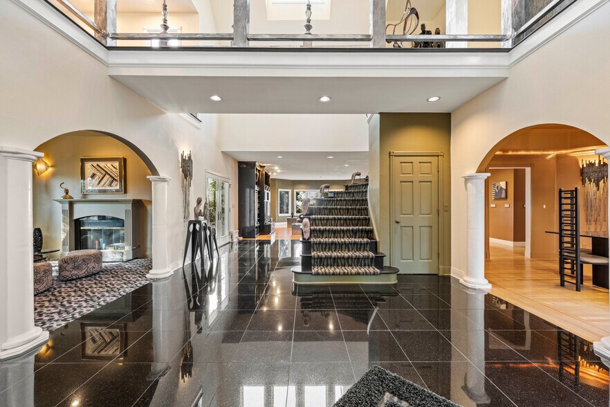 Building Photo - 8985 Vista de Lago Ct