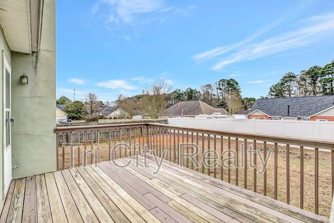 Building Photo - 110 York Ln