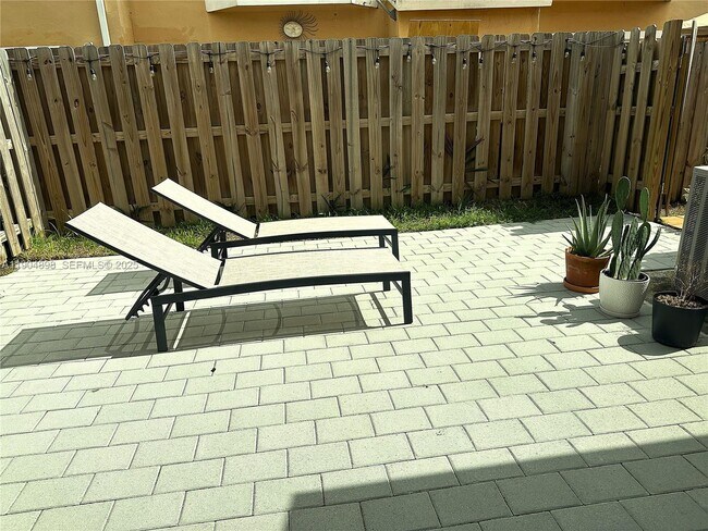 Building Photo - 14305 SW 57th Ln