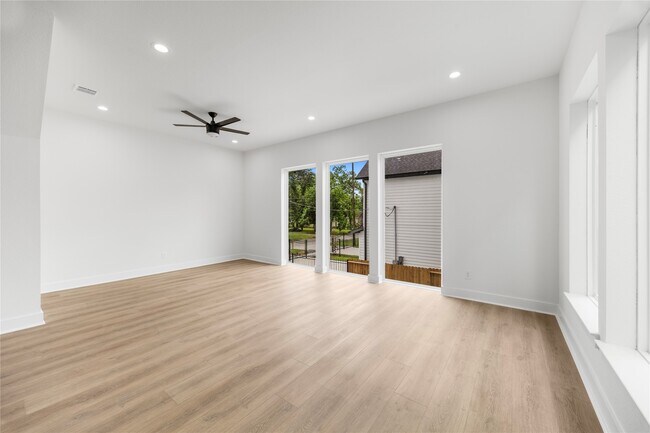 Building Photo - 1046 Marjorie St