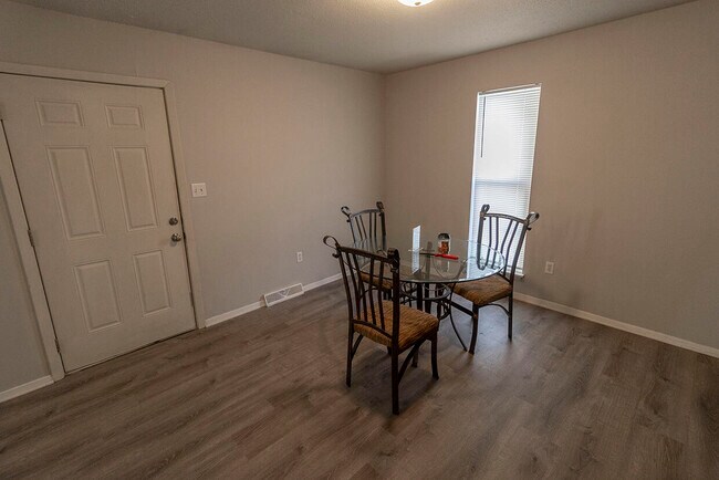 Building Photo - 204 Wheaton Ct