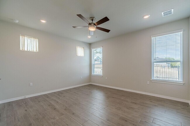 Building Photo - 127 Roaming Rock Trl