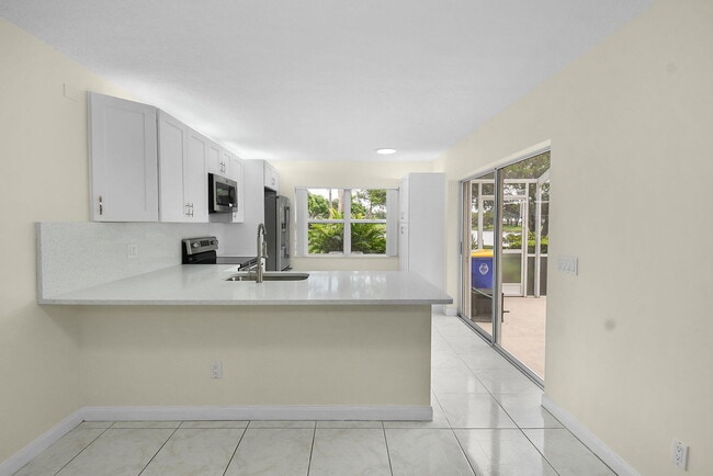 Building Photo - 2442 SW Danbury Ln