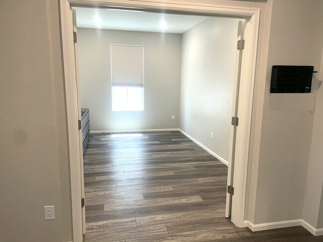 Building Photo - 4420 S Perth Ct