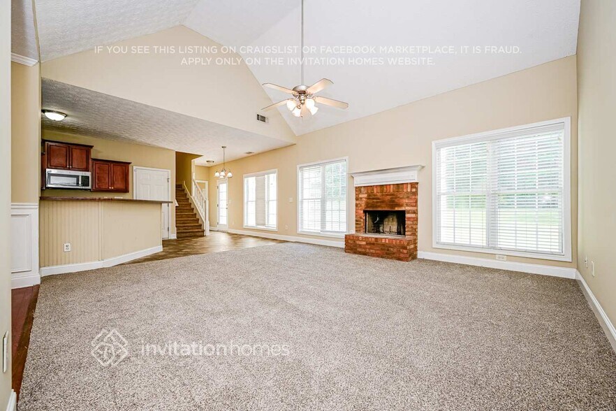 Building Photo - 220 Hedgewood Dr