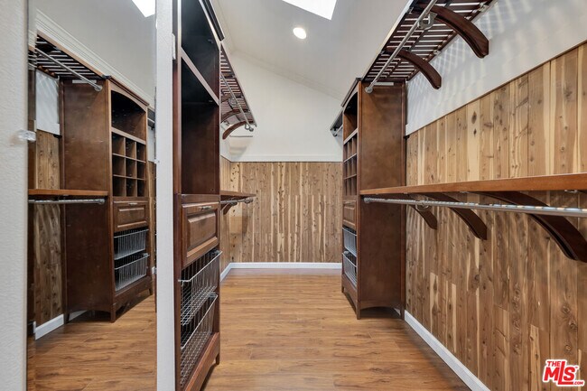 Building Photo - 11040 Salt Lake Ave