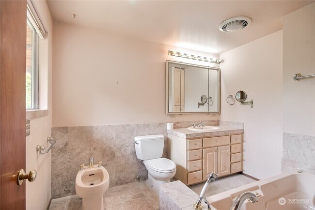 Bathroom - 3527 Shattuck Ave S