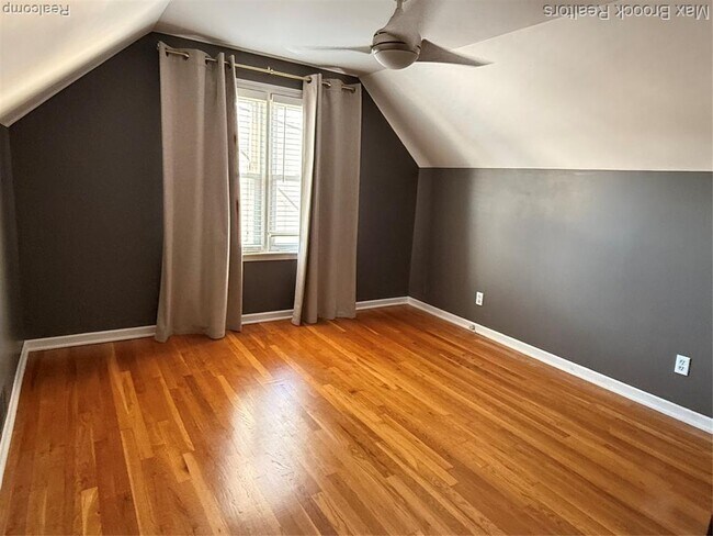 Building Photo - 2105 Rowland Ave