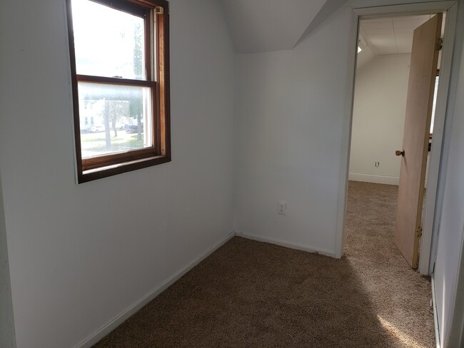 Building Photo - 2 Bedroom Single family home in Wausau!