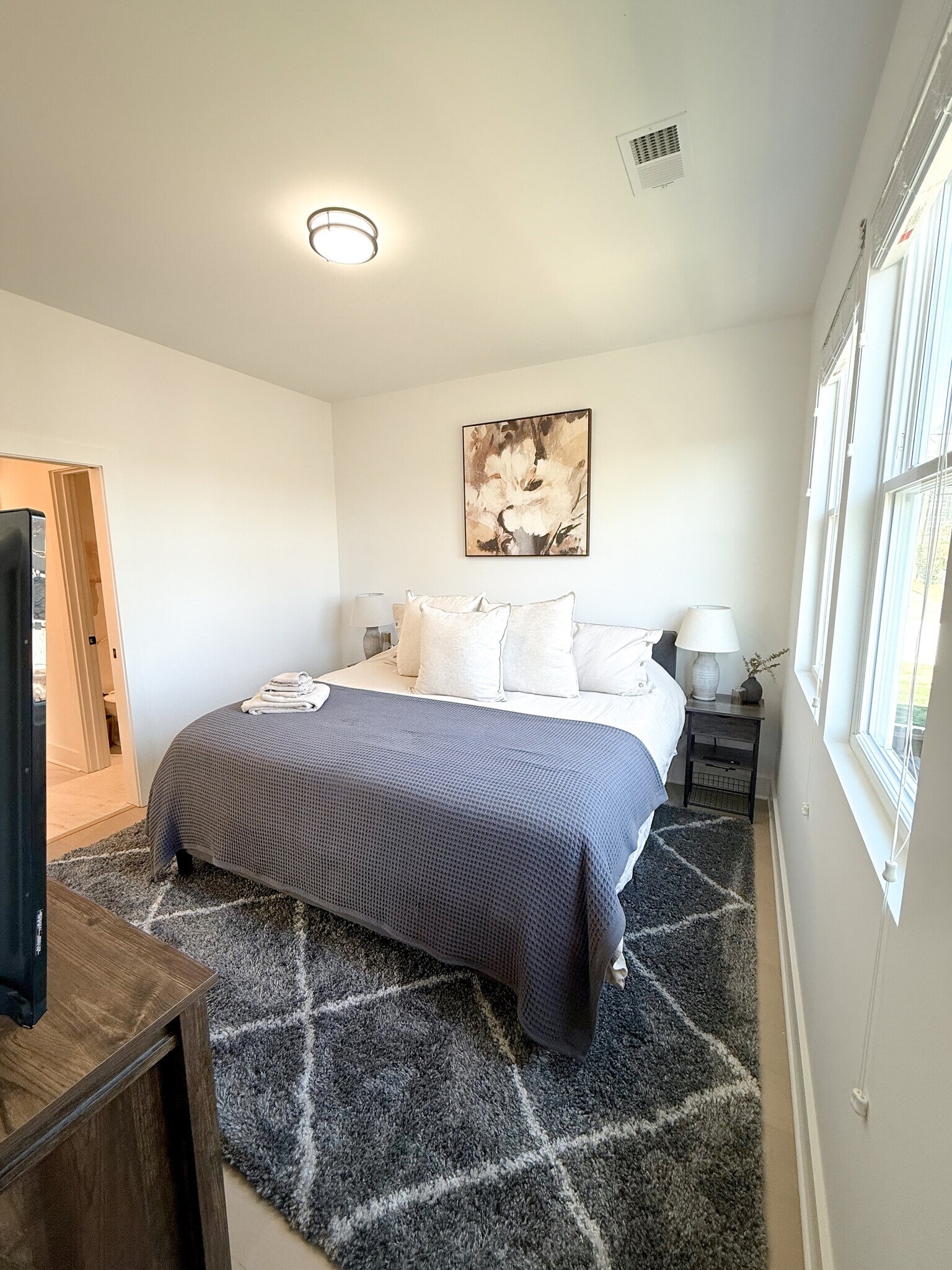 Building Photo - 2010 14th Ave N