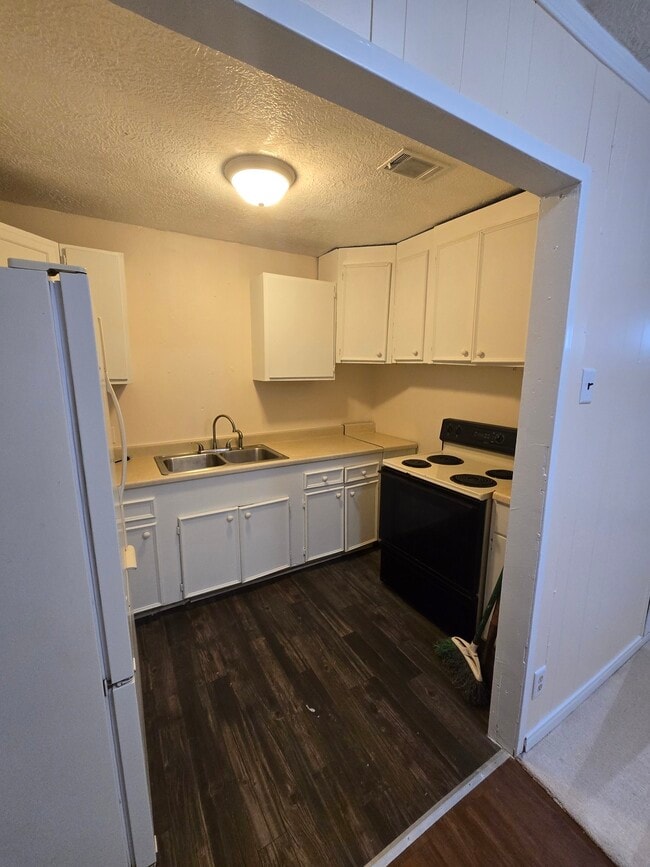 Building Photo - 619 Morrell St