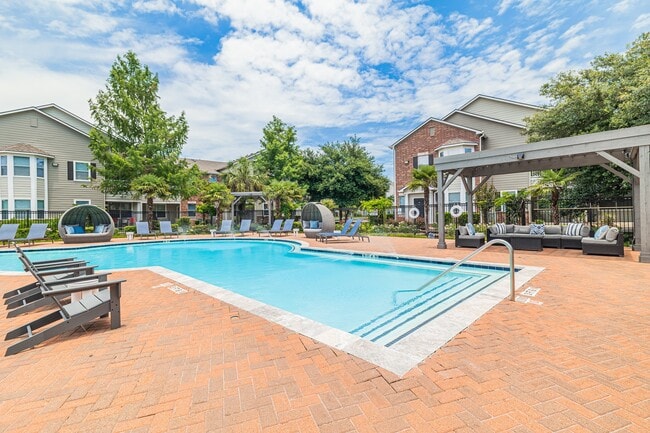 Building Photo - The Bryx at Kingwood