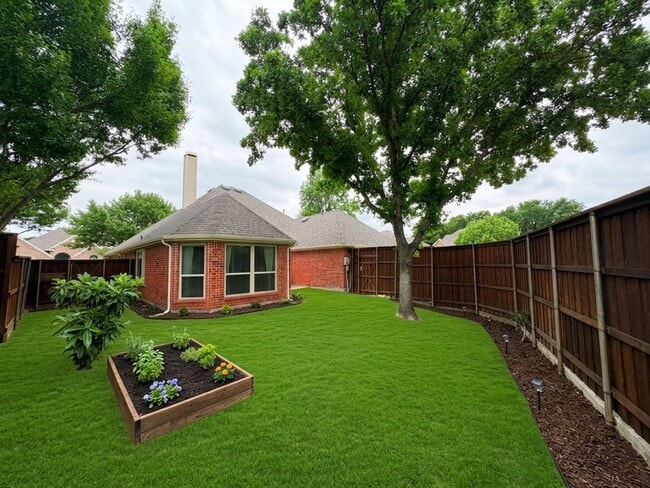 Building Photo - Beautiful single-story home for lease