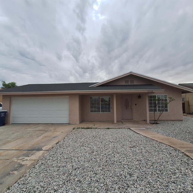 Primary Photo - 2755 S 17th Ave