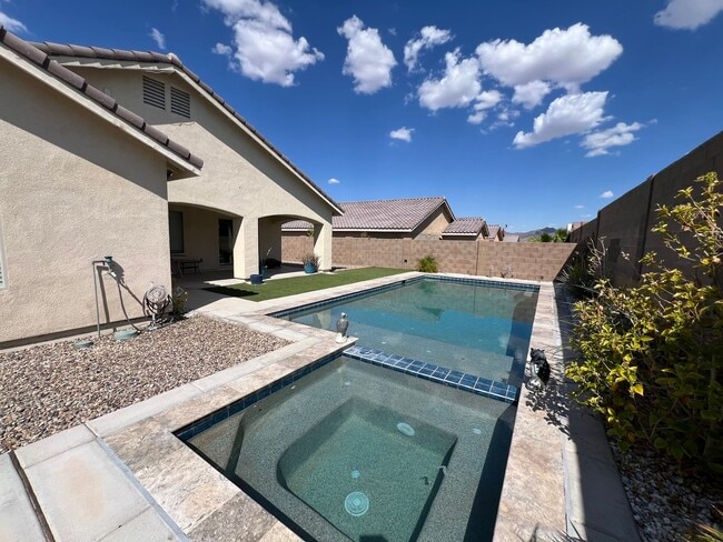 Building Photo - POOL & SPA HOME IN THE FOOTHILLS!
