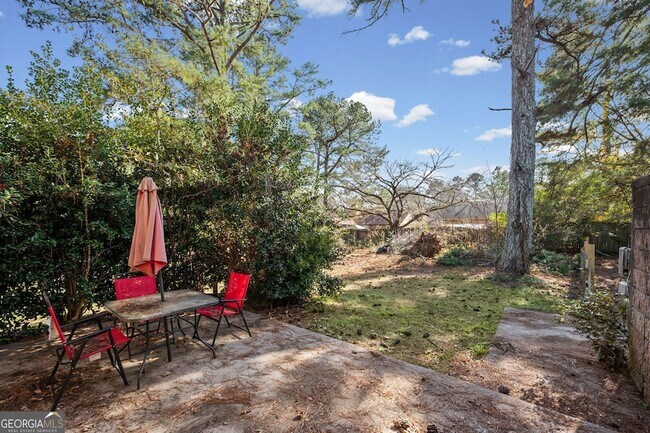 Building Photo - 2127 Golfview Dr SE