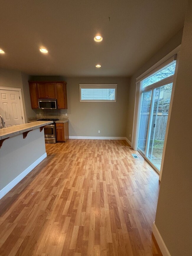 Building Photo - 3-Bed/2.5 Bath + Office & Bonus Room on Quiet Dead-End Street