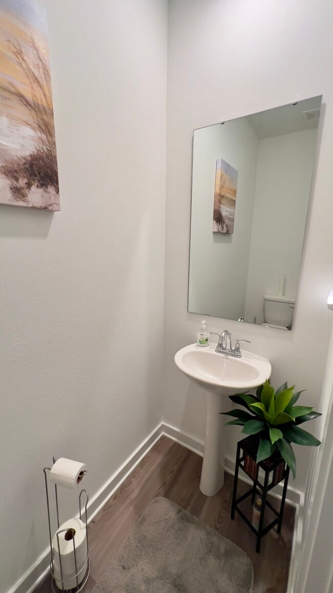 Building Photo - 395 N Gay Ave