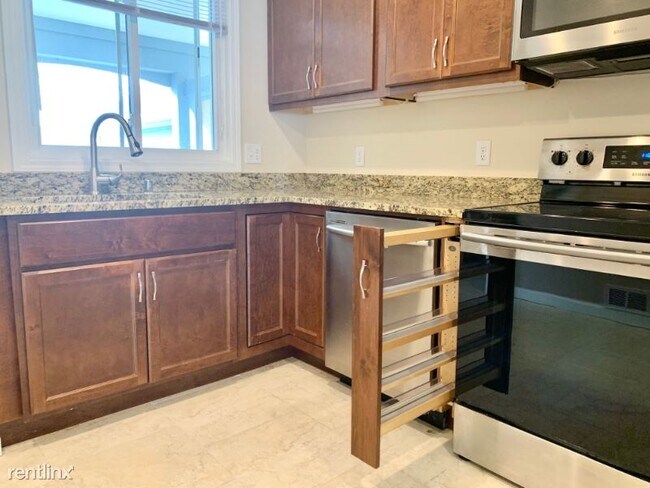 Building Photo - 3 br, 3 bath Townhome - 2314 W Bancroft Ct