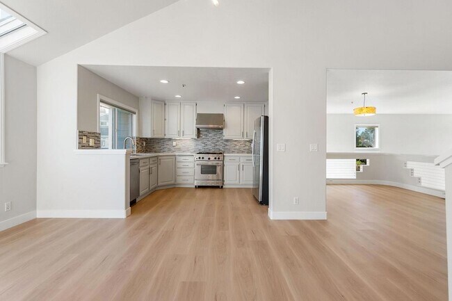 Building Photo - 845 Columbia Cir
