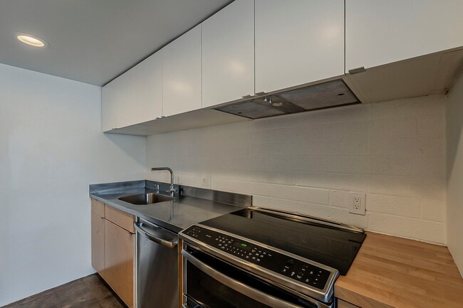 Building Photo - 4411 N 40th St